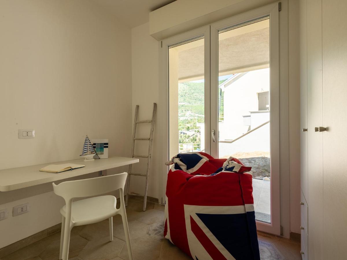 Villa Hanbury With Swimming Pool And Parking In Alassio Eksteriør bilde