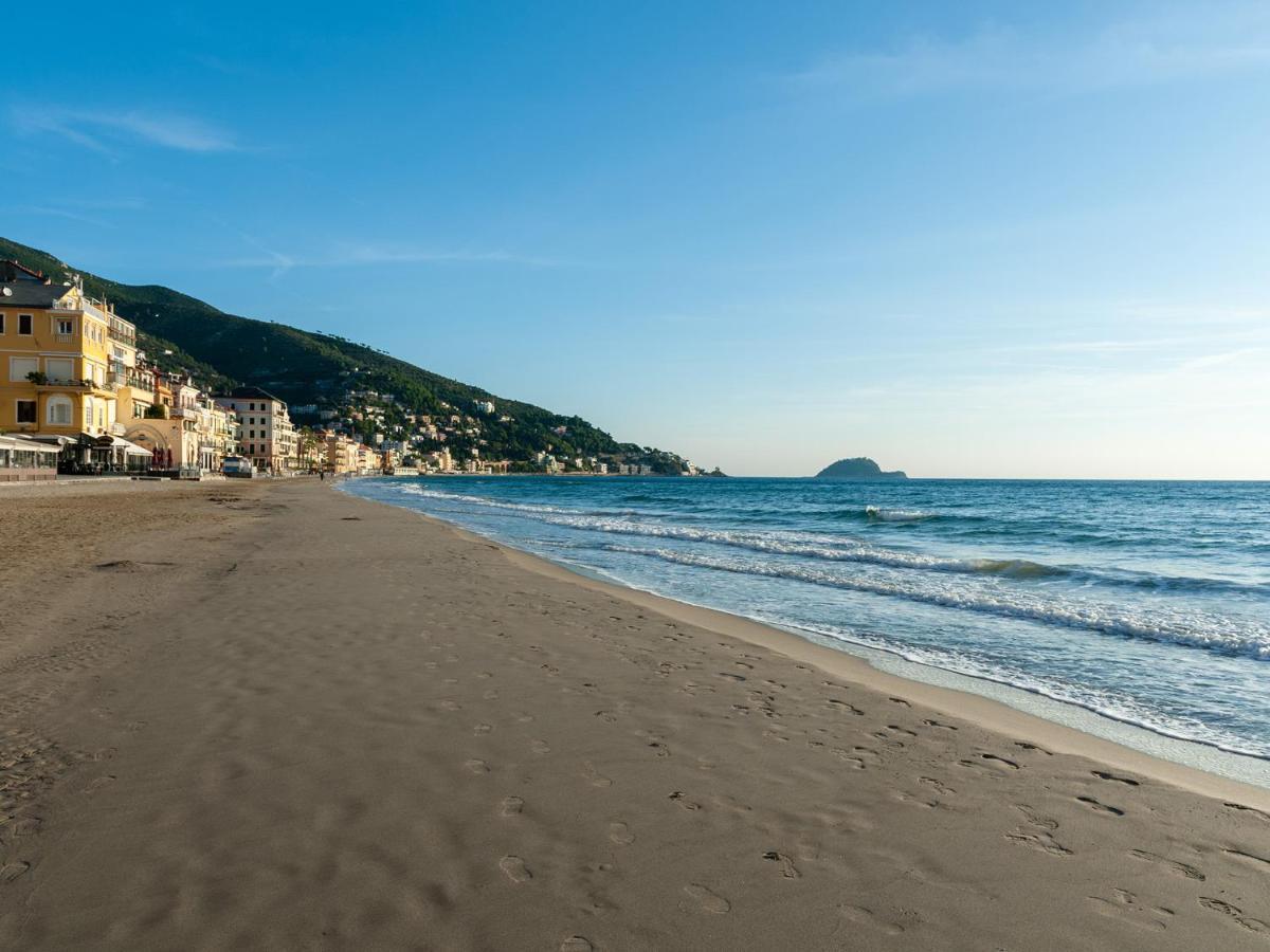 Villa Hanbury With Swimming Pool And Parking In Alassio Eksteriør bilde